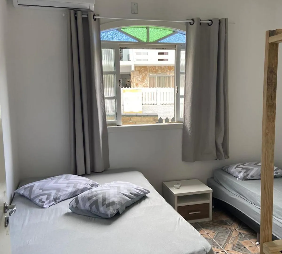 Pousada Vila Do Meio Pinheira Apartmán